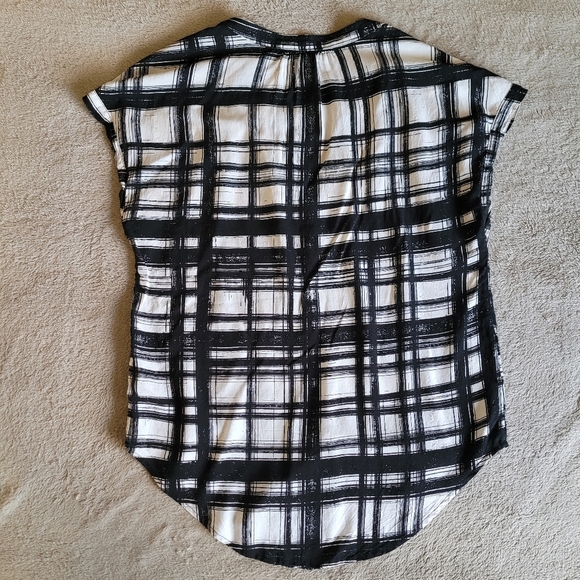 Velvet by Graham and Spencer cap sleeve blouse size medium - Picture 6 of 11